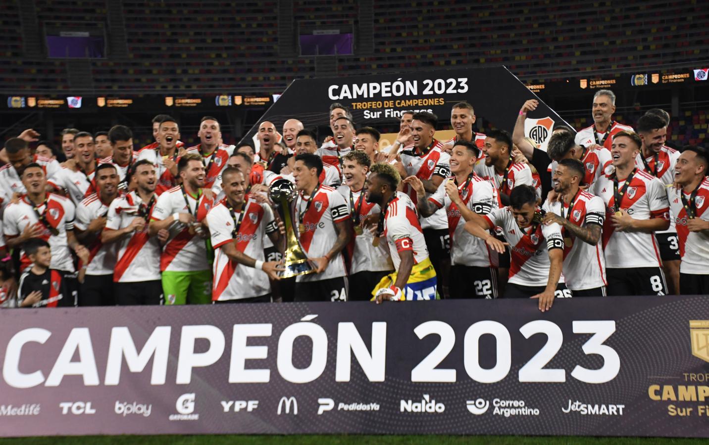 river-plate-trofeo-de-campeones.jpg river-plate-trofeo-de-campeones.jpg